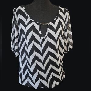 Unique Spectrum Black&White Chevron Sheer Blouse w/ Metal Keyhole Detail - Sz M